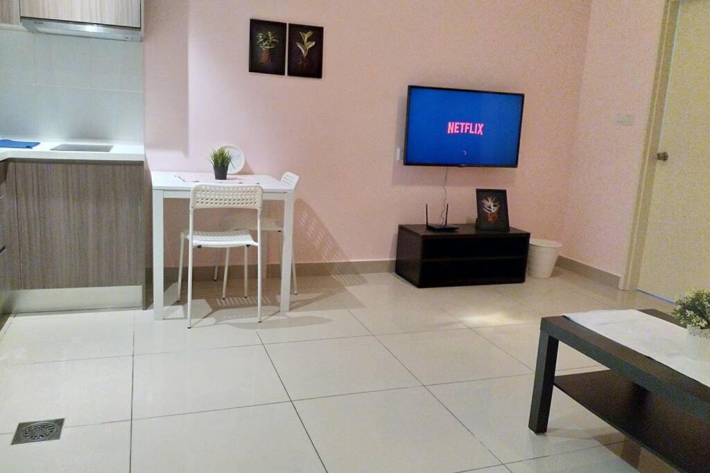 Hb1512- Hyve Studio Unit, Lake View, Cyberjaya, Free Wi-Fi, Free Parking, Netflix,Pool, 3038 Luaran gambar